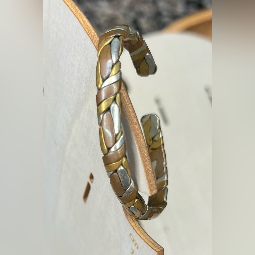 Woven magnetic therapy bracelet